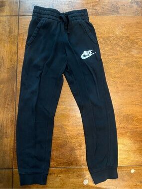 Nike Boys Black Fleece Jogger Sweatpants — Size Small